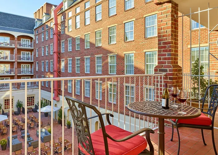 The Alexandrian Old Town Alexandria, Autograph Collection