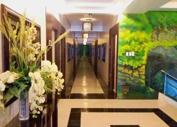 Urban Manor Hotel