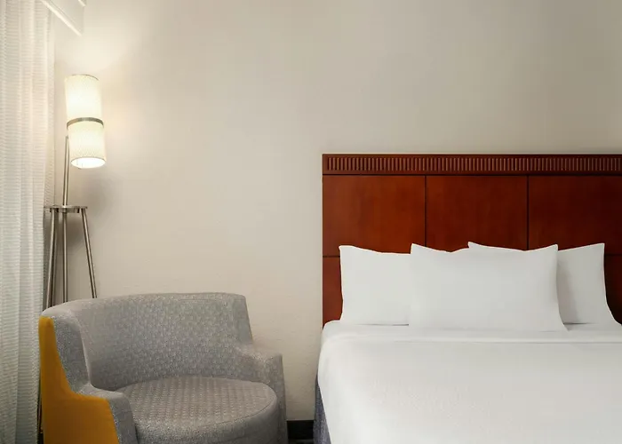 Courtyard By Marriott Salisbury