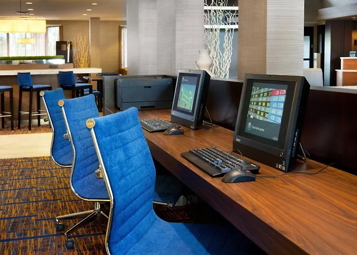 Courtyard By Marriott Oakland Airport