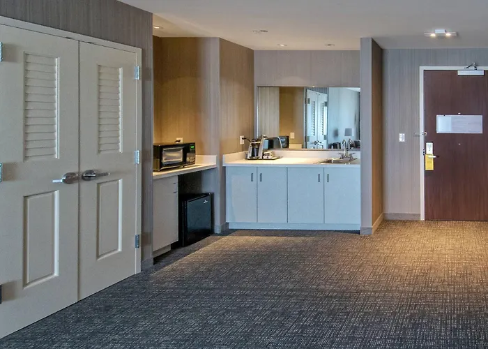 Courtyard By Marriott Westbury Long Island