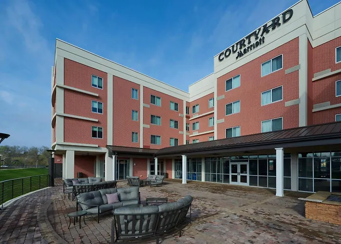 Courtyard By Marriott Rome Hotel