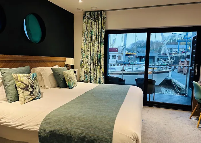Rooms At Penarth Marina