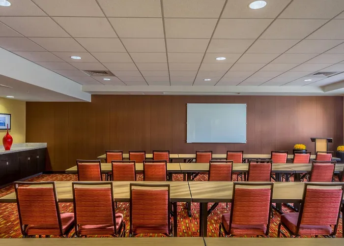 Courtyard By Marriott Charleston Downtown/Civic Center