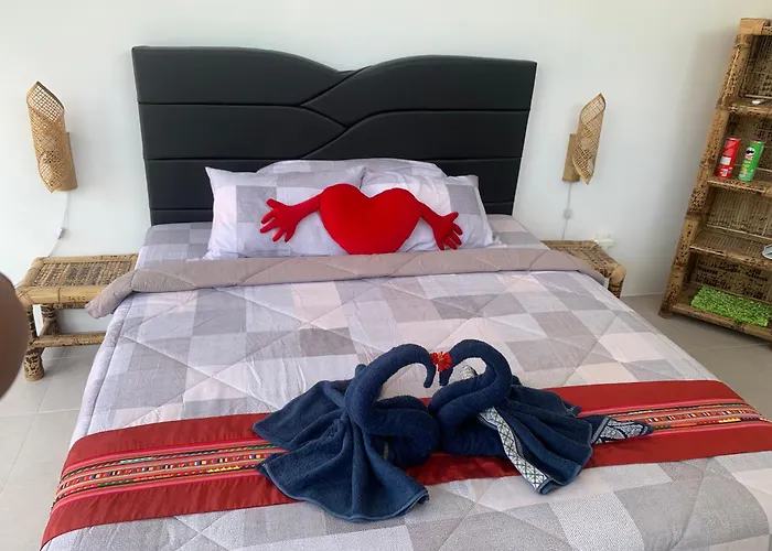 Gili Davidoff Upstairs Budget And Deluxe