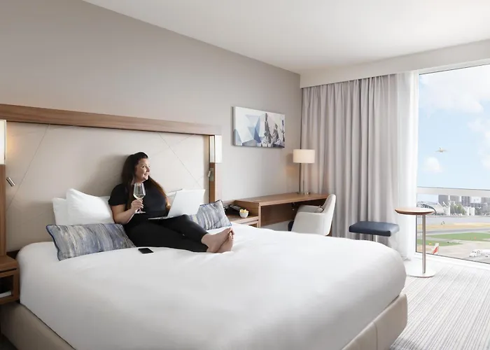 Courtyard By Marriott London City Airport