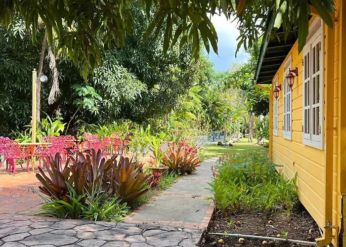 El Oasis Hotel