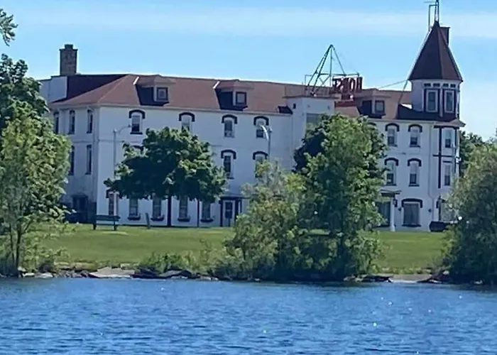 Historical Hotel - House Of Ludington