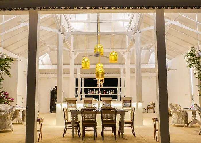Ria Uluwatu, Tropical Chic Hotel