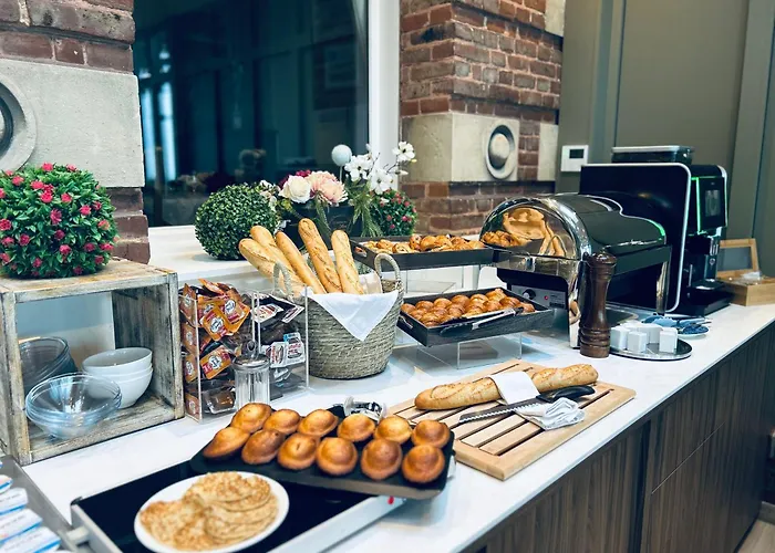 Logis Hotel- Restaurant Le Relais Guillaume De Normandy-Parking Gratuit--Vue Baie Terrasse-Calme-Bornes Electrique-Local Velos Securise-Acces Chambres Sans Acsenceur