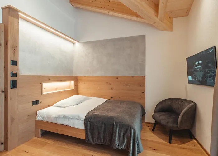 Hotel Porta Cervino - Parking & Dining