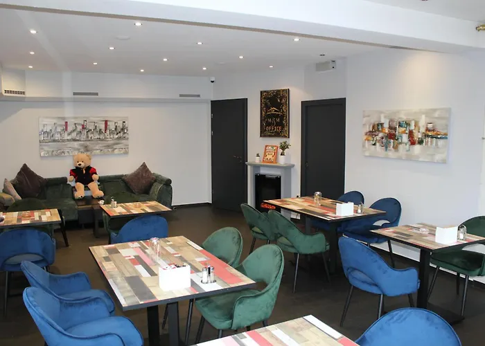 M&M Park Hotel