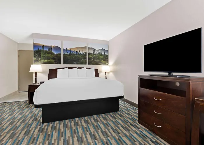 Days Inn & Suites By Wyndham Mesa Near Phoenix