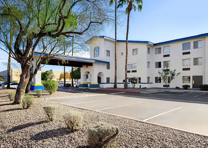 Days Inn & Suites By Wyndham Mesa Near Phoenix
