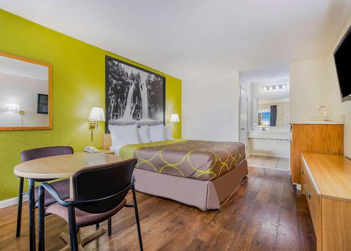 Super 8 By Wyndham Auburn