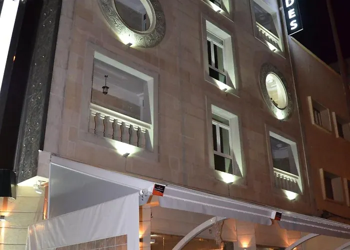 Hôtel-Café-Restaurant Pyramides,