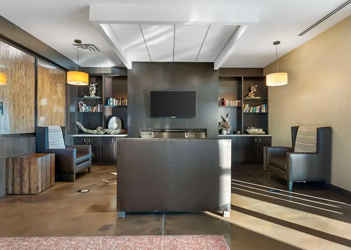 Best Western Plus Lakeview Hotel