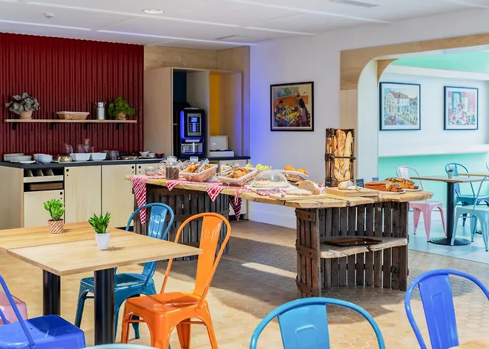 greet Hotel Chatellerault