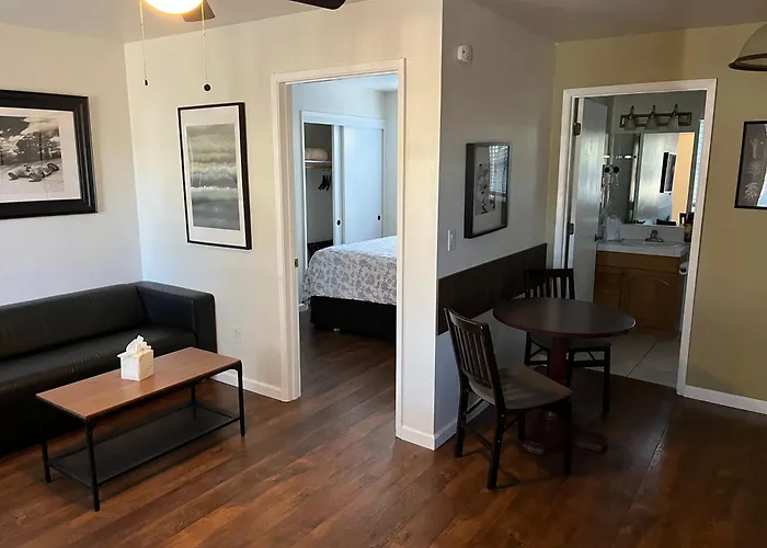 Bide-A-Wee Inn And Cottages