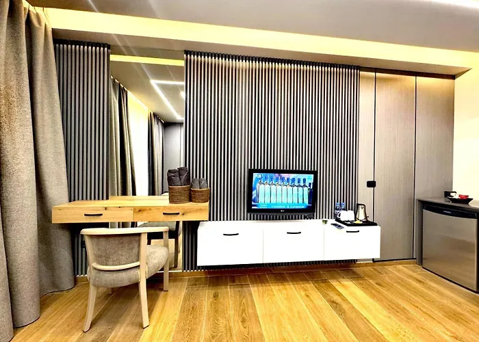 Queens Suite Hotel