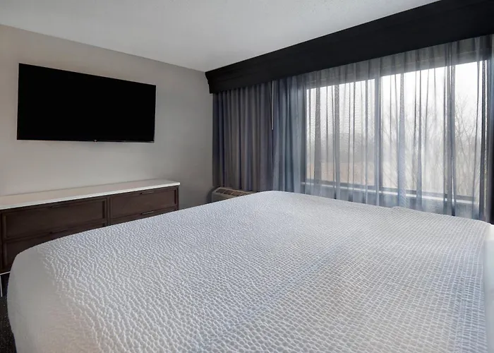 Courtyard By Marriott Cincinnati Airport