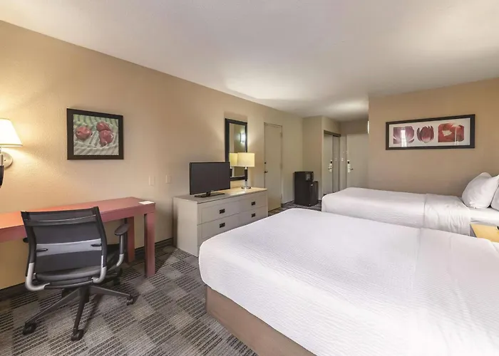Ramada Inn By Wyndham Fairfield Nj