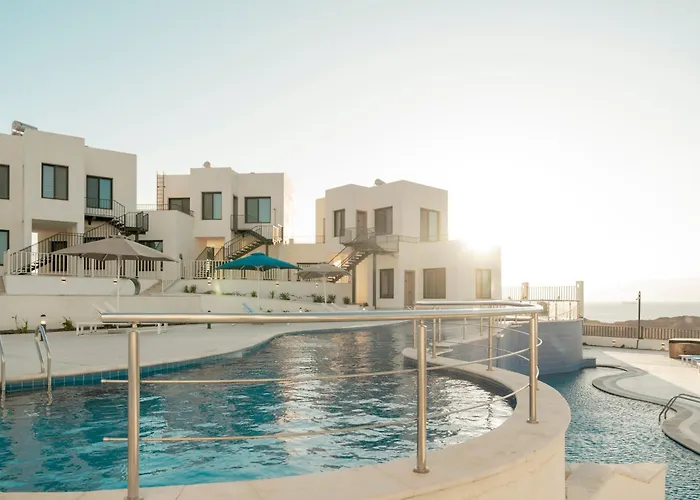 Diamond Palm Hotel & Resort