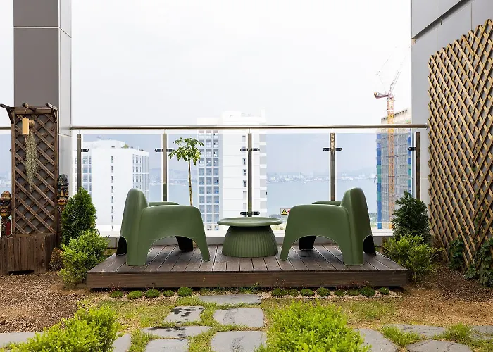 Grand Bleu Hotel & Residence