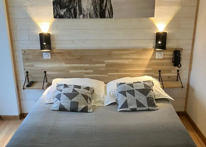 Hotel La Chaumiere A 160 M Du Telecabine Et De La Gare Sncf Garage Moto Gratuit