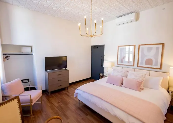 Speakeasy King Suite