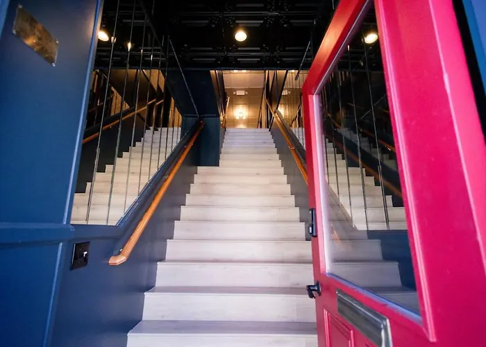 Speakeasy Suites Sleeps 18