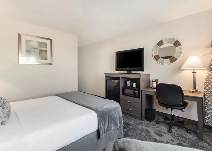 American Inn & Suites Metro Airport