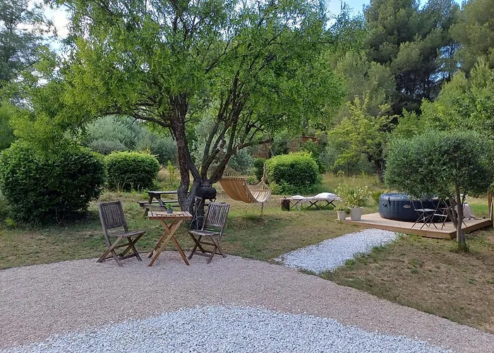 Magnifique Cabanon face au Garlaban à Aubagne
