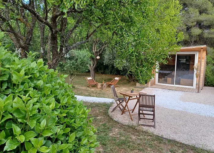 Magnifique Cabanon face au Garlaban à Aubagne