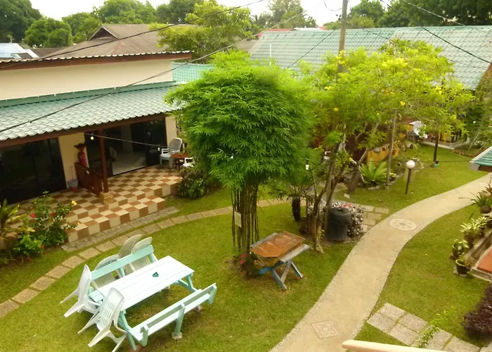 Cheers Garden Chalet