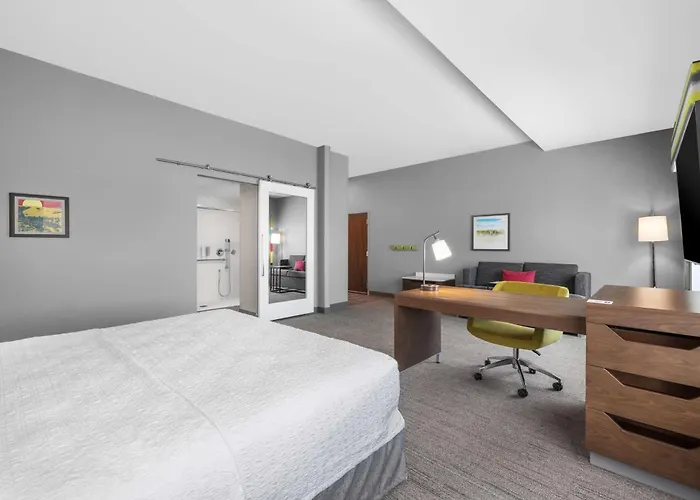 Hampton Inn&Suites Bakersfield Central