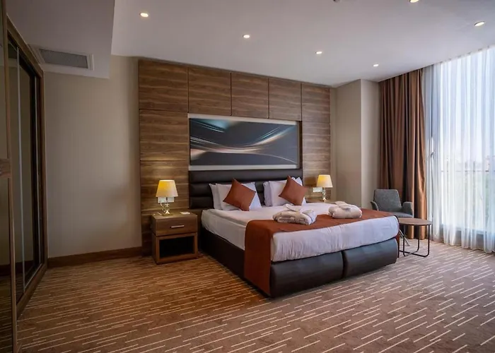 Ekor Elegance Hotel