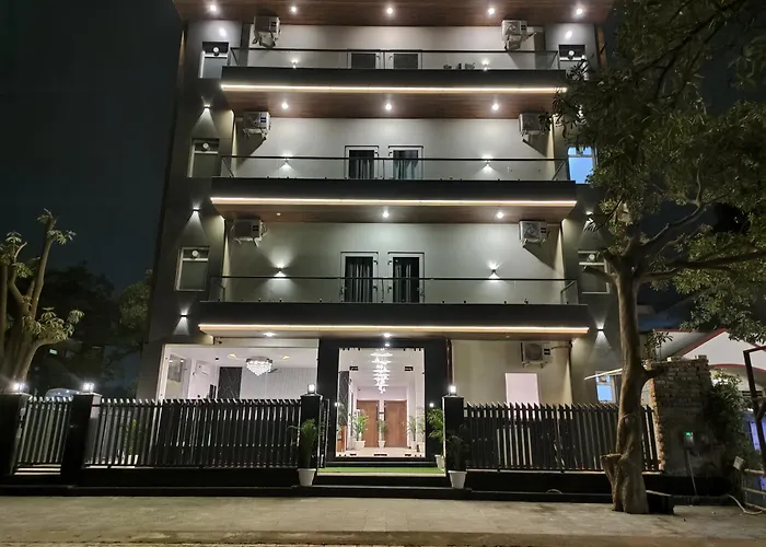 Emerald Suites