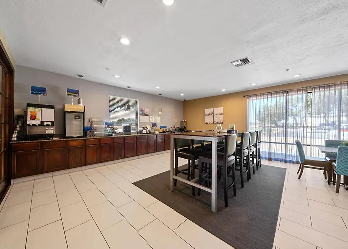 Days Inn By Wyndham Round Rock