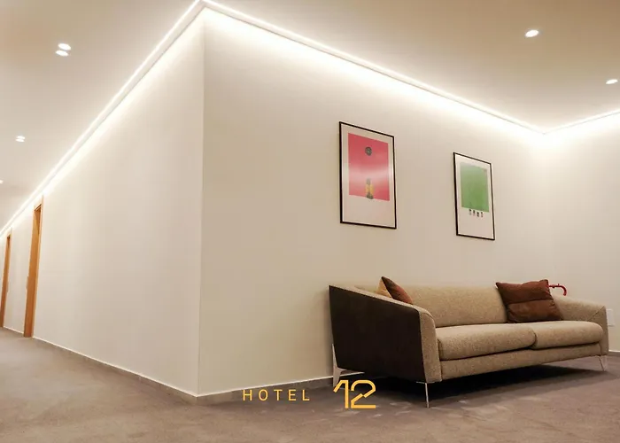 Hotel 12
