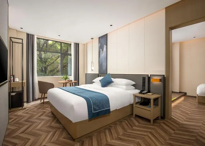Mehood Lestie, Pingxiang Bus Station Food Street