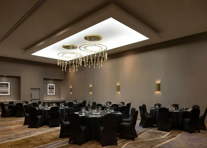 Courtyard By Marriott Montreal Airport
