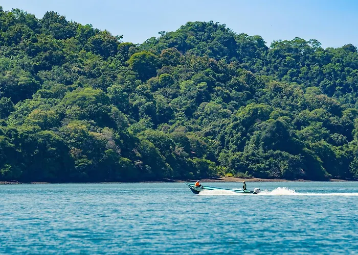 Isla Chiquita Glamping Hotel