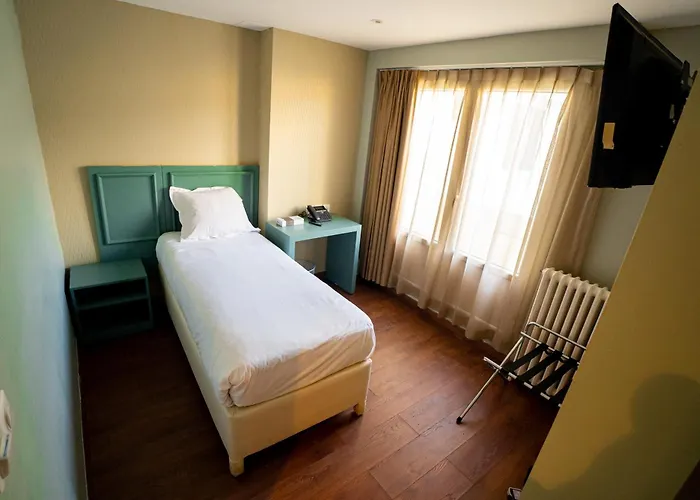 Breeze Hotel