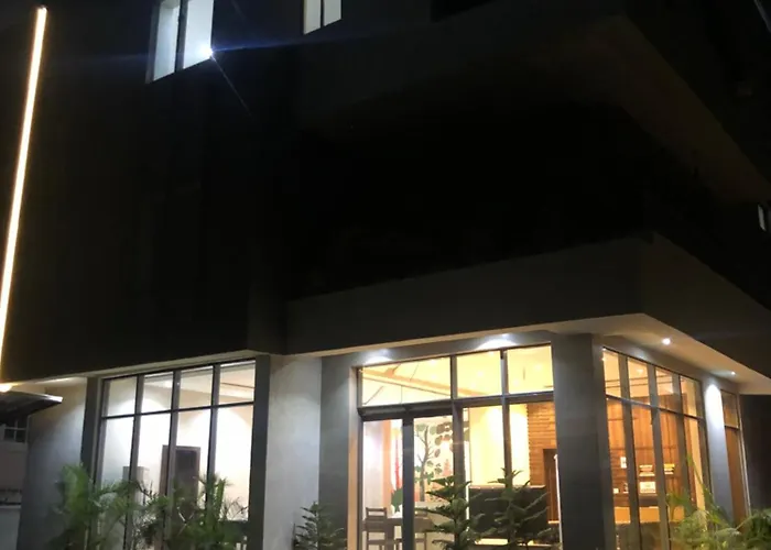 Greywood Hotel And Apartments