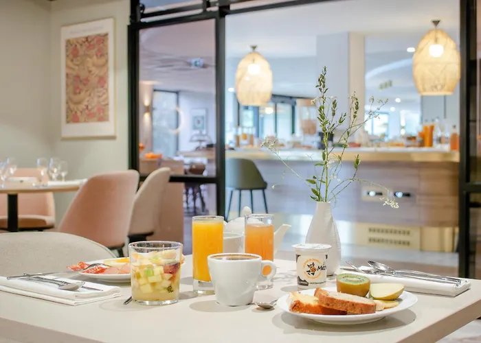 Brit Hotel Nantes La Beaujoire - L'Amandine