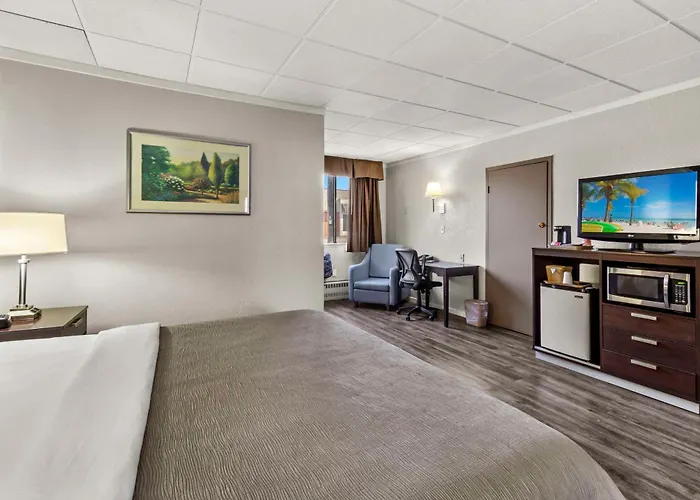 Quality Inn & Suites Green Bay Downtown