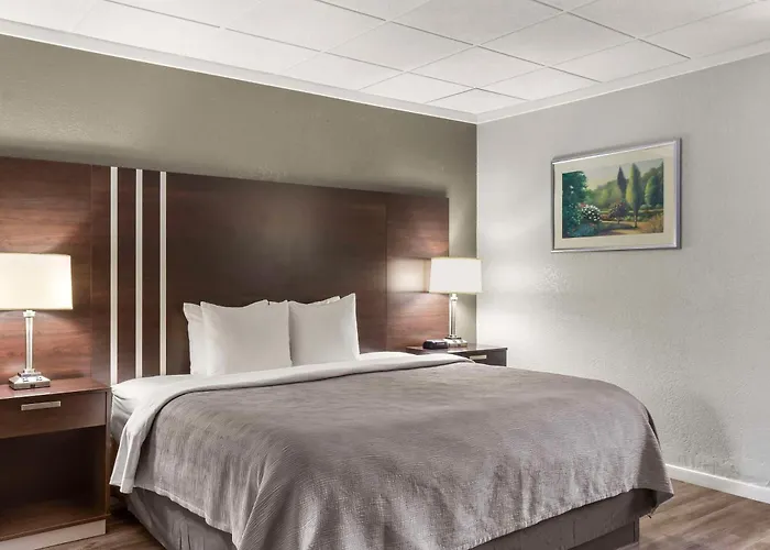 Quality Inn & Suites Green Bay Downtown