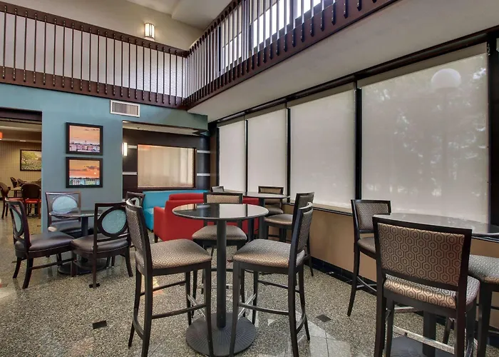 Heritage Inn & Suites The Woodlands, Trademark By Wyndham