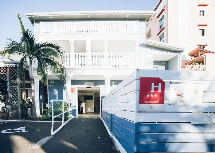 Lindsey Hotel